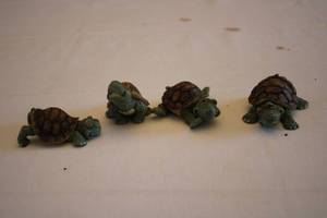 lot 332 image: Set of 4 Ceramic Turtle Figurines