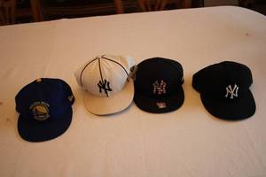 lot 338 image: Set of 4 New Era Baseball Caps - Golden State Warriors & NY Yankees