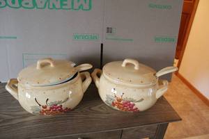 lot 378 image: Set of 2 Ceramic Soup Tureens with Lid and Ladle