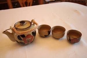 lot 389 image: Vintage Japanese Tea Set with Floral Design