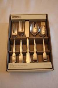 lot 390 image: 20-Piece Melody Stainless Steel Flatware Set