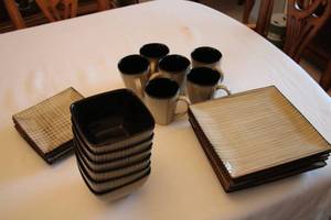 lot 392 image: Threshold Stoneware Dining Set - 6 Mugs, 6 Square Bowls, 8 Side Plates, 8 Dinner Plates