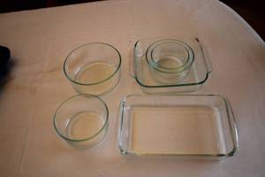 lot 396 image: Set of 5 Glass Baking and Serving Dishes