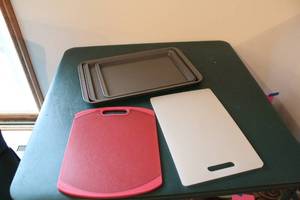 lot 414 image: Set of 3 Baking Sheets and 2 Cutting Boards