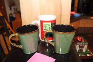 lot 423 image: Set of 3 Coffee Mugs Including Christmas Design