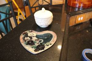 lot 426 image: Heart-shaped Friendship Plaque and Decorative Ceramic Candle Holder