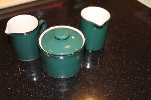 lot 435 image: Gibson Ceramic Creamer and Sugar Bowl Set