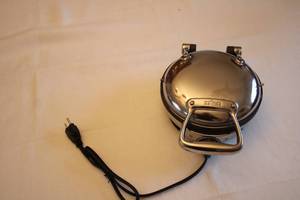 lot 446 image: All-Clad Electric Belgian Waffle Maker