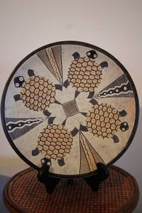 lot 456 image: Handcrafted Kenyan Ceramic Plate with Turtle Design