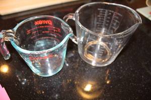 lot 460 image: Set of 2 Pyrex Glass Measuring Cups