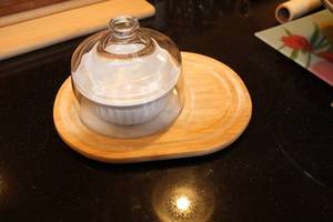 lot 461 image: Ceramic Bowl with Wooden Tray and Glass Dome Lid