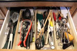 lot 465 image: Extensive Kitchen Utensil Set