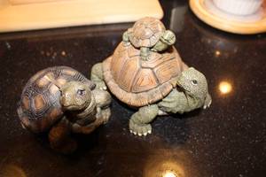 lot 468 image: Set of Realistic Tortoise Figurines