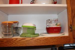 lot 471 image: Collection of Kitchenware Including Glass Bowls and Measuring Cup