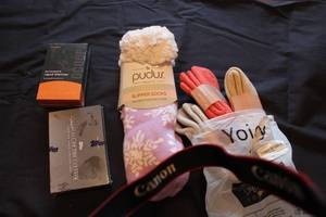 lot 509 image: Assorted Comfort Items and Topps 2021 Baseball Card Set