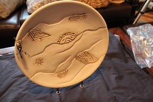 lot 512 image: Ceramic Decorative Wall Plate with Engraved Design