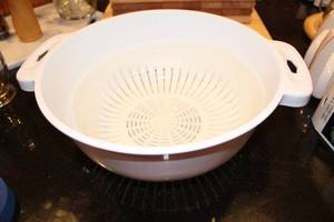 lot 519 image: White Plastic Salad Spinner with Strainer and Bowl
