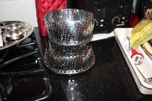 lot 521 image: Set of 2 Stainless Steel Collapsible Steamer Baskets