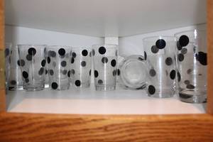 lot 524 image: Set of 11 Polka Dot Drinking Glasses
