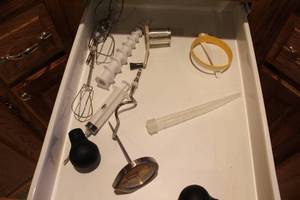 lot 526 image: Kitchen Utensil and Attachments Set with Thermometer