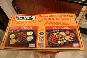 lot 528 image: Nathans Reversible Stovetop Grill & Griddle