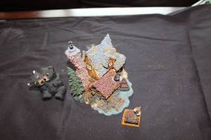 lot 539 image: Charming Cottage Figurine and Bear Couple Sculpture Set