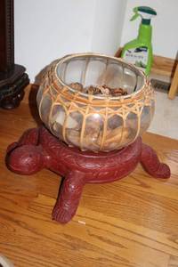 lot 542 image: Decorative Turtle-Shaped Base with Glass and Wicker Bowl