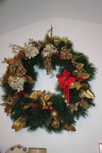 lot 544 image: Holiday Wreath with Gold and Red Accents