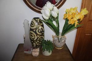 lot 550 image: Decorative Faux Flower Arrangement with Modern Vases and Succulents