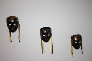 lot 560 image: Set of 3 Decorative Black and Gold Masks
