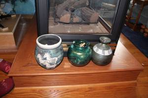 lot 576 image: Set of 3 Decorative Ceramic Vases
