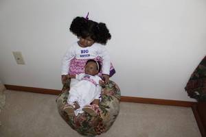 lot 579 image: Set of 2 Big Sister and Little Sister Dolls