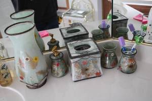 lot 598 image: Decorative Floral Bathroom Accessory Set