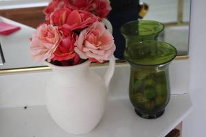 lot 599 image: Decorative White Jug with Artificial Roses and Green Glass Vase with Seashells