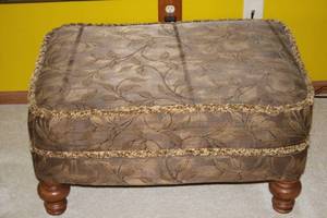 lot 615 image: Decorative Footstool with Leaf Pattern