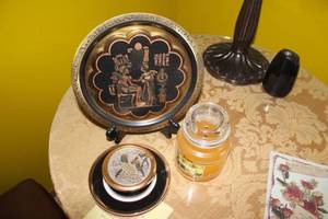 lot 620 image: Decorative Egyptian Style Plate and Peacock Trinket Box Set