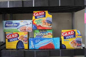 lot 637 image: Collection of Food Storage and Freezer Bags with Glad and Ziploc Containers