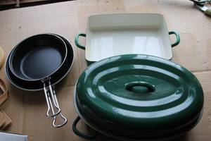 lot 642 image: Set of 3 Vintage Green Enamel Cookware with Frying Pans