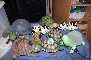lot 657 image: Collection of Decorative Turtle Figurines