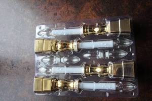 lot 661 image: Set of 4 Gold-Plated Candle Holders with Candle Bulbs