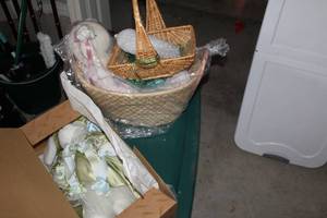 lot 662 image: Set of Easter Bunny Decor Baskets with Plush Rabbits