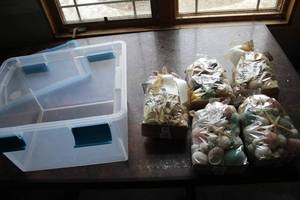lot 664 image: Set of 5 Decorative Potpourri Bags with Storage Box
