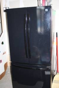 lot 675 image: Kenmore Side-by-Side Refrigerator with Freezer