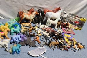 lot 53 image: Collection of Breyer Model Horses and Playsets