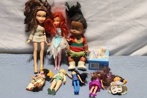 lot 82 image: Collection of 10 Assorted Dolls Including Mini Harley Quinn