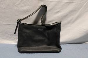 lot A-120 image: Coach Black Leather Shoulder Bag