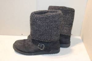 lot 131 image: Black Knit Cuff Suede Boots Size 7