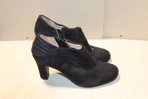 lot 134 image: Pair of Black Suede High Heeled Shoes with Side Zipper