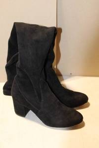 lot 138 image: Pair of Black Suede Knee-High Boots with Block Heel