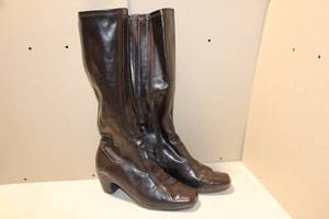 lot 139 image: Pair of Brown Leather Knee-High Boots Size US 7 EU 5